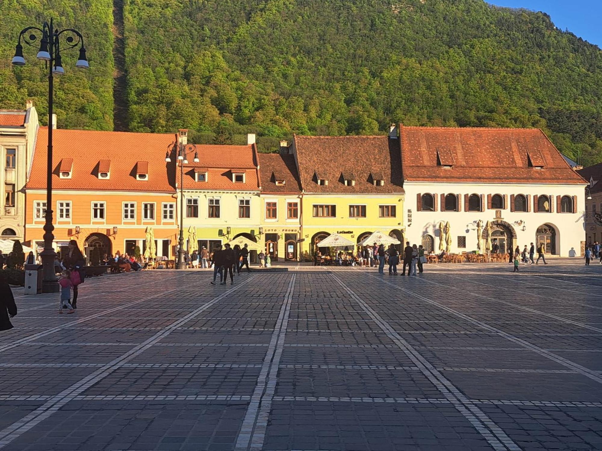 4 Rooms Piata Sfatului Brasov Exterior photo