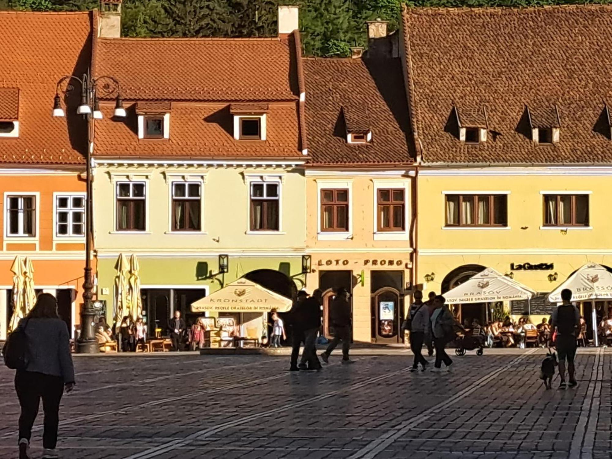 4 Rooms Piata Sfatului Brasov Exterior photo
