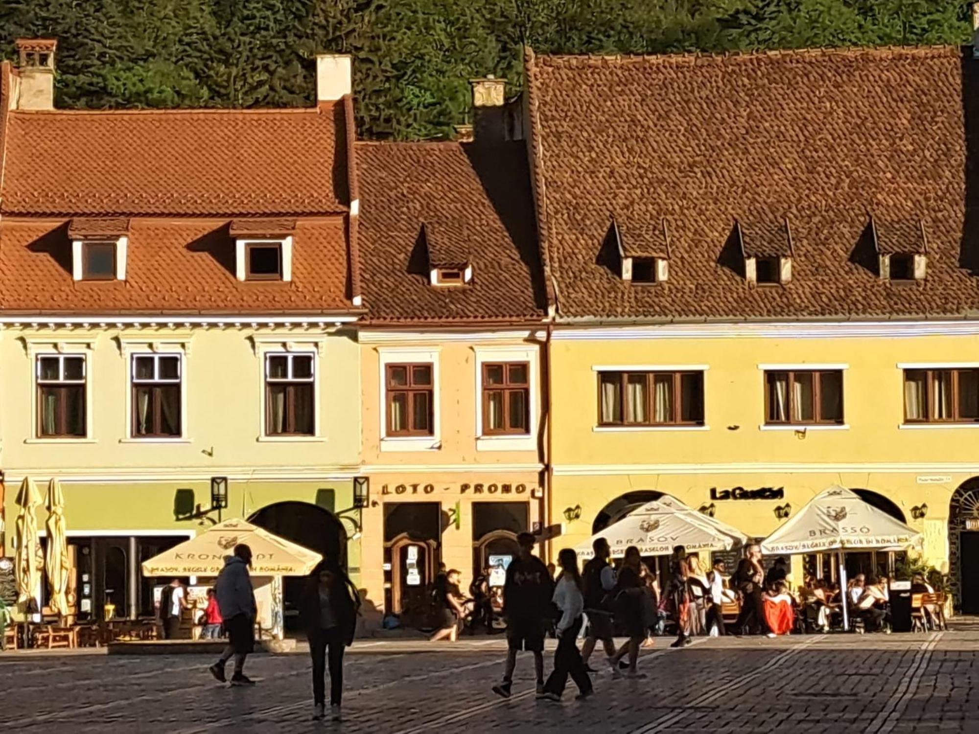 4 Rooms Piata Sfatului Brasov Exterior photo